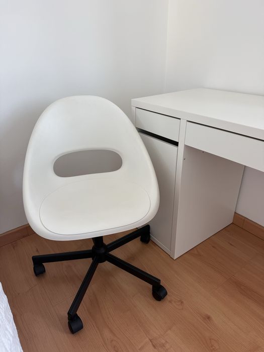 Secretária e cadeira ikea