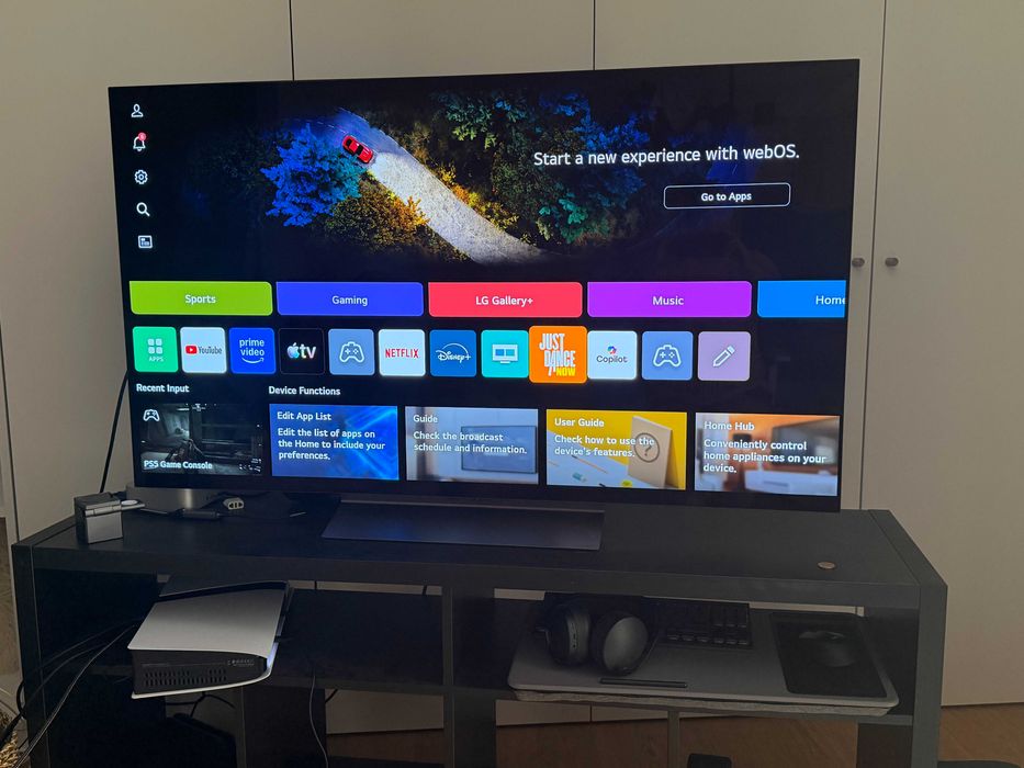 LG OLED 139cm C5 televisão (e mesa para TV)