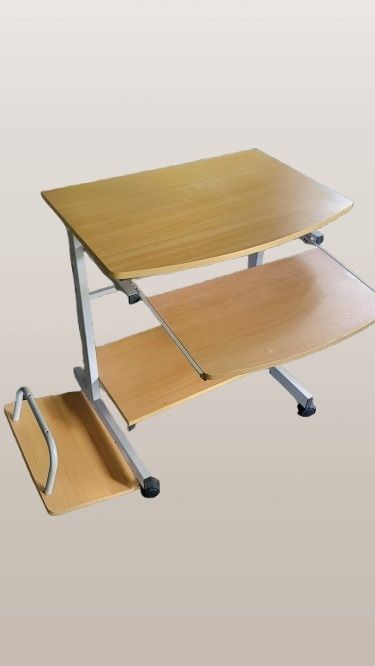Stolik pod komputer na kółkach