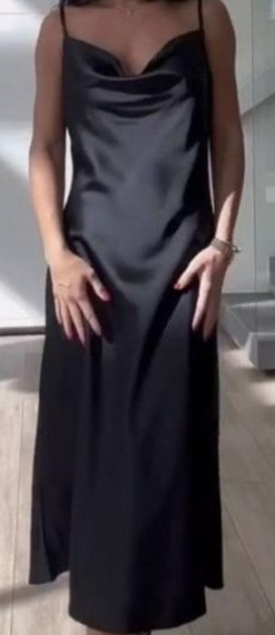 Елегантна жіноча  сукня