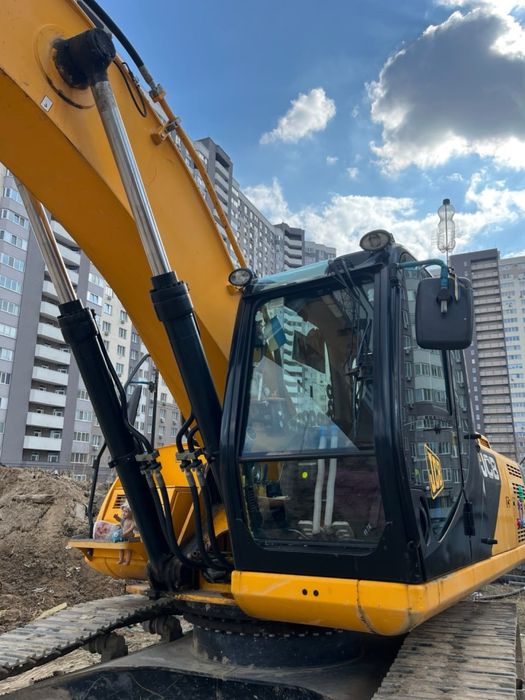 Продам гусеничний екскаватор JCB JS330 LC