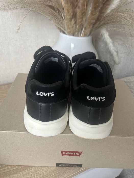 Кросівки  жіночі Levi’s