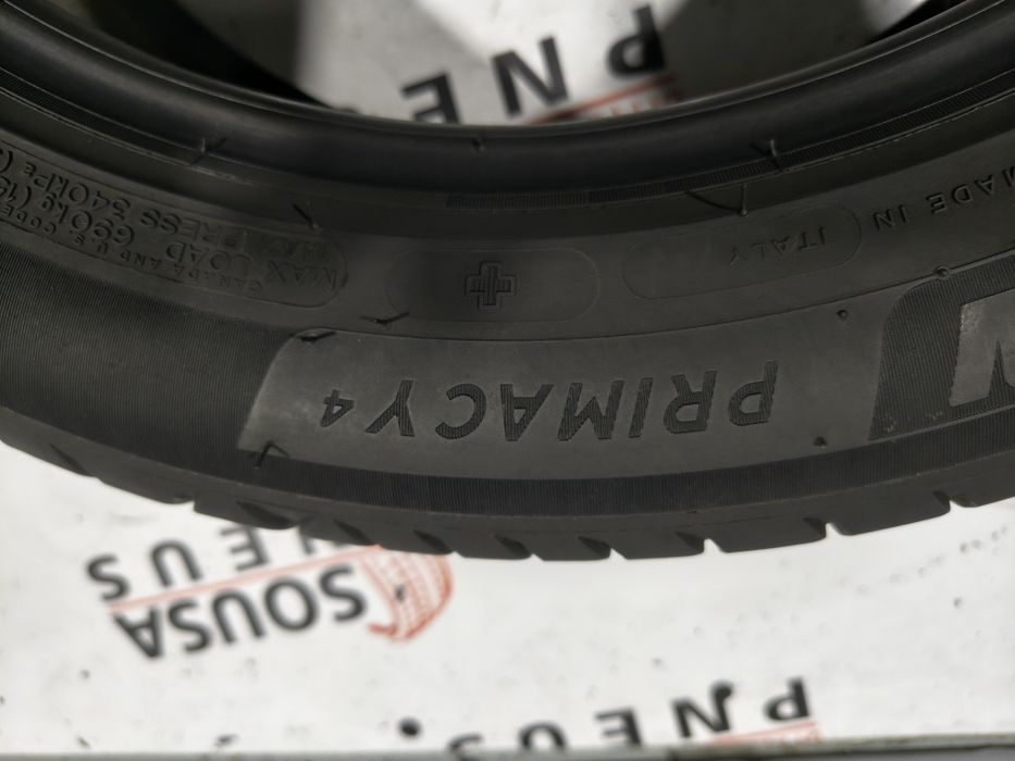 2 pneus semi novos 205-55R17 Michelin - Oferta dos portes