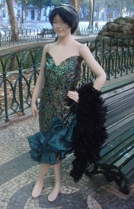 Manequim de rapariga antigo