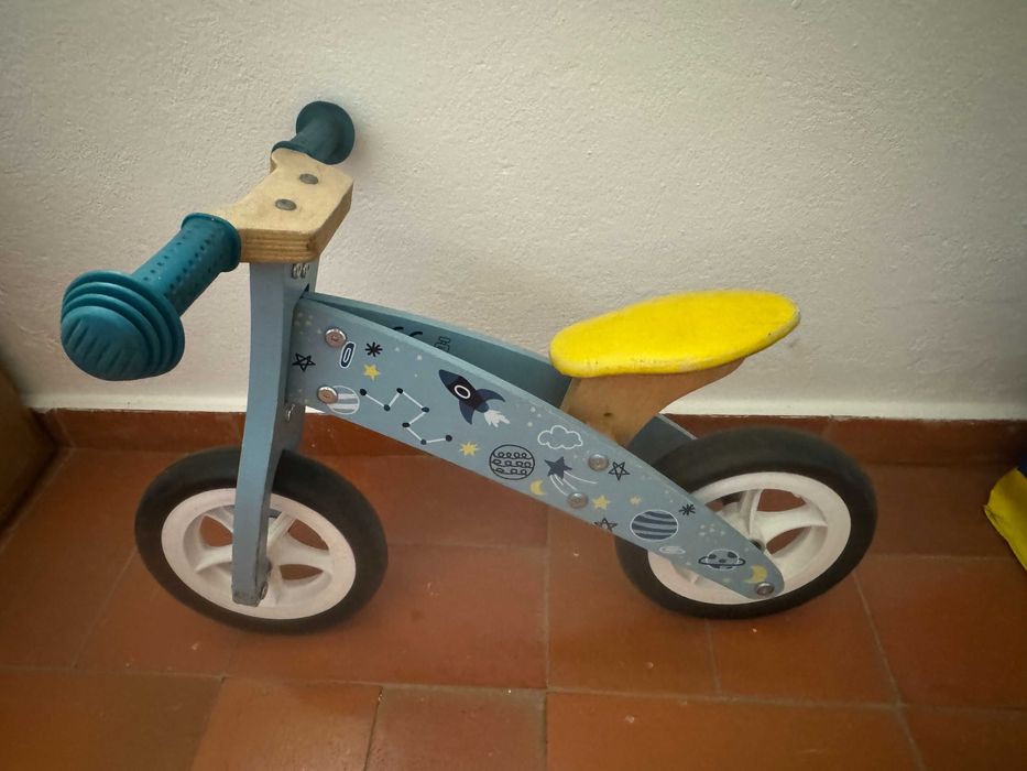 Bicicleta de madeira