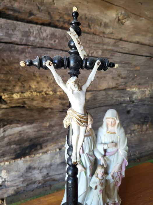 Zabytkowy drewniany krzyż 51cm biskwit Jezus