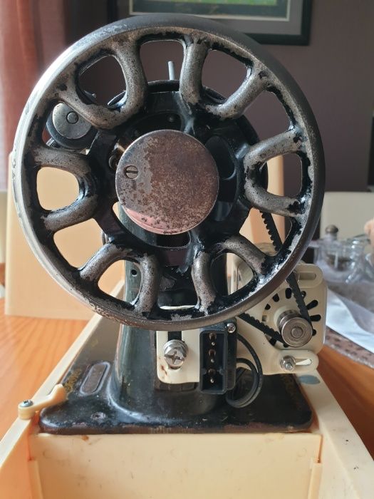 Maquina de Costura Antiga