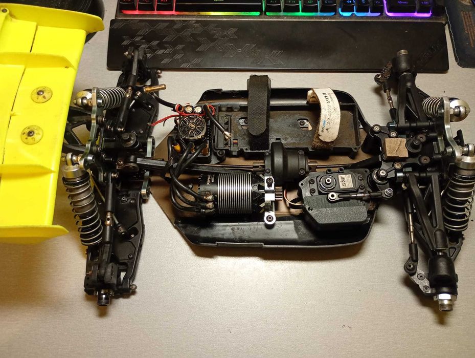 Mugen mbx8 eco bez elektoniki. Buggy 1/8