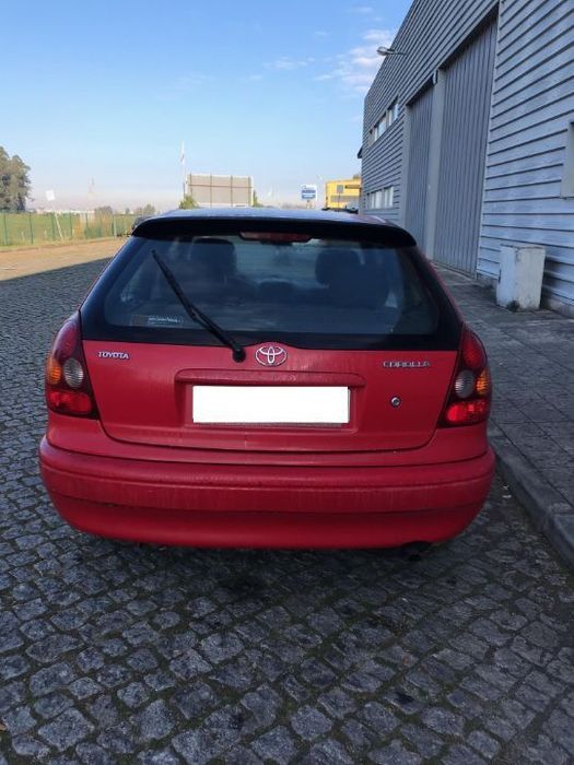 Toyota Corolla E11 1.6 3P 1999 - Para Peças