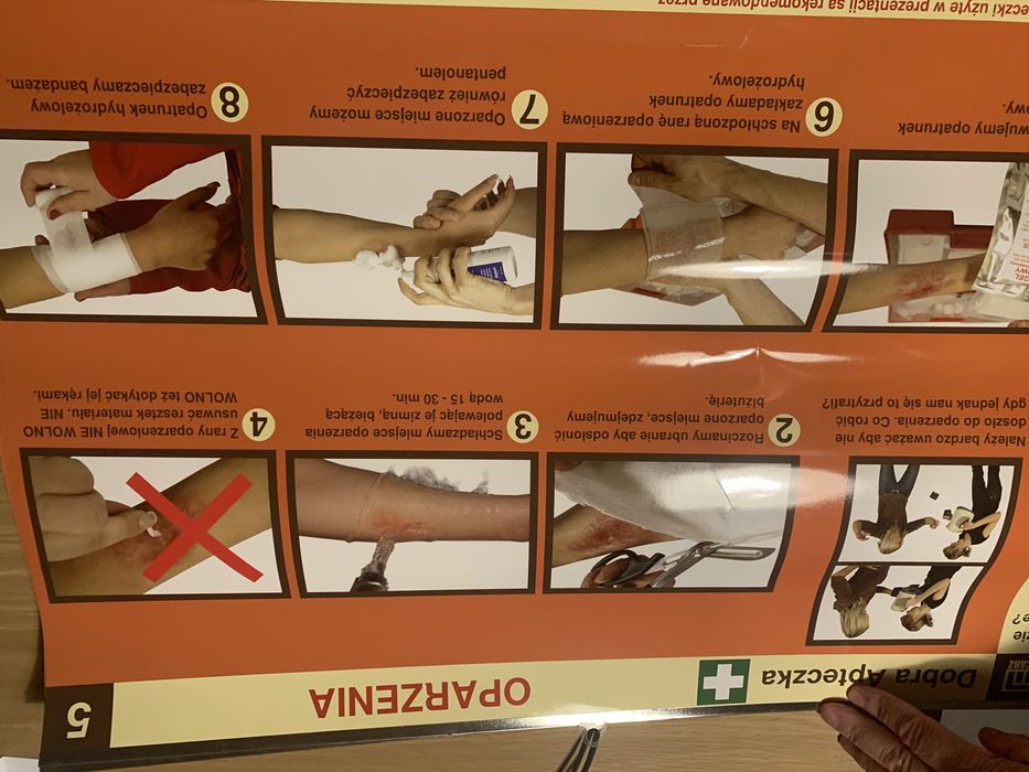 Plakat ( 6 sztuk) instrukcja pierwsza pomoc