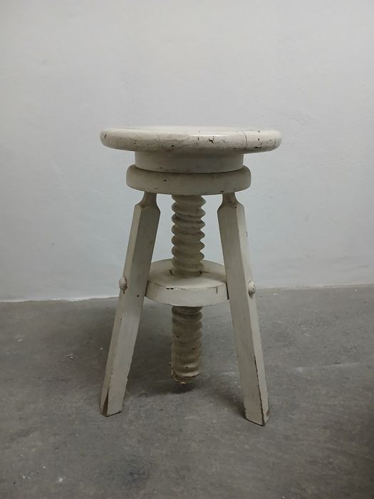 Banco elevatório de madeira