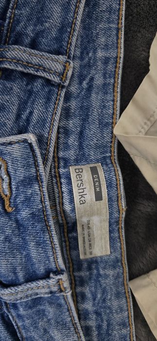 Roupas semi novas.