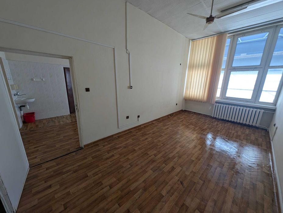 Pracownia artystyczna, biuro / Magazyn  - Mokotów, ul. Taśmowa 1