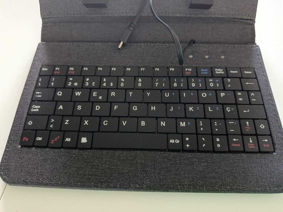 Tablet 8 polegadas Android + 2 teclados USB e Bluetooth