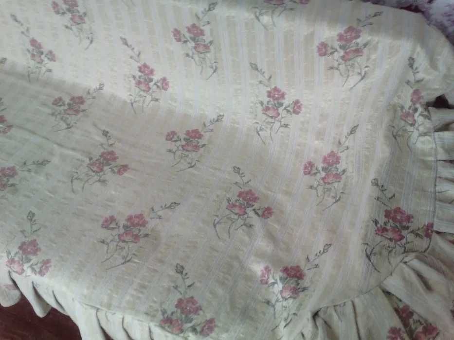 Большое покрывало на диван либо кровать. Размер 250х135