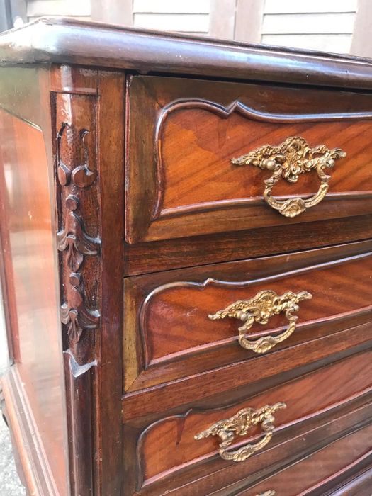 Cómoda em madeira antiga