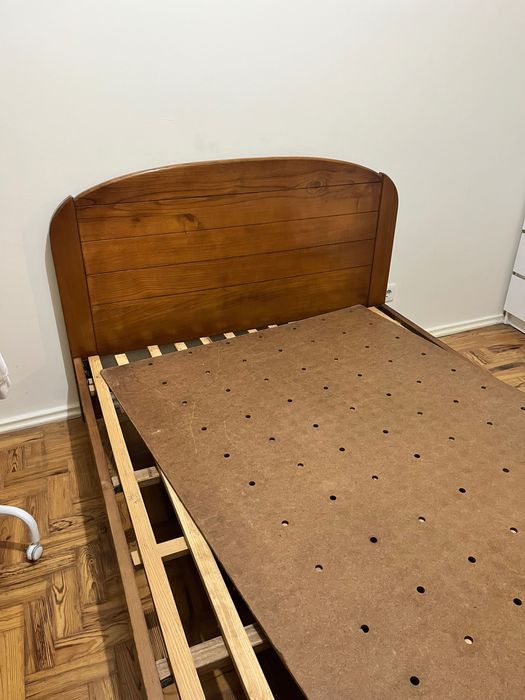 Cama de casal em madeira de castanho maciço 190x140