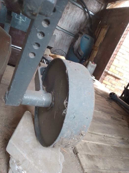 Плуг двухкорпусний