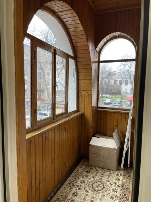 Подобов 2-ка в самому центрі, документи.