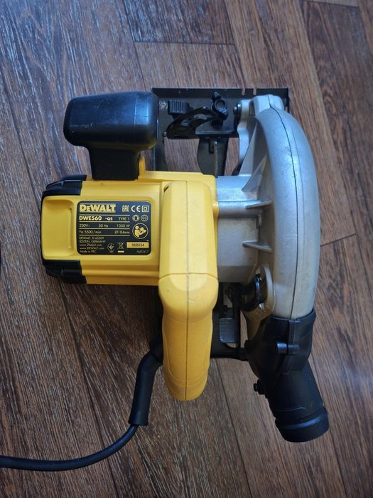 дискова пила Dewalt dwe560- qs