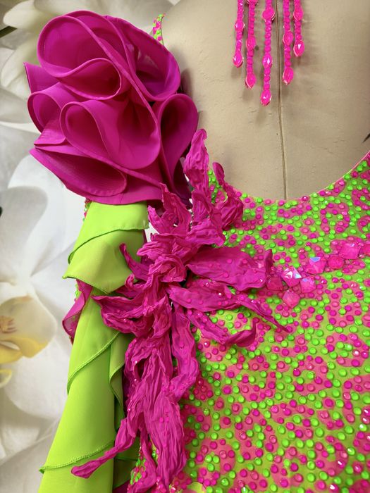 Нова абсолютно сукня стандарт юніори 1-2 , ріст 160-165