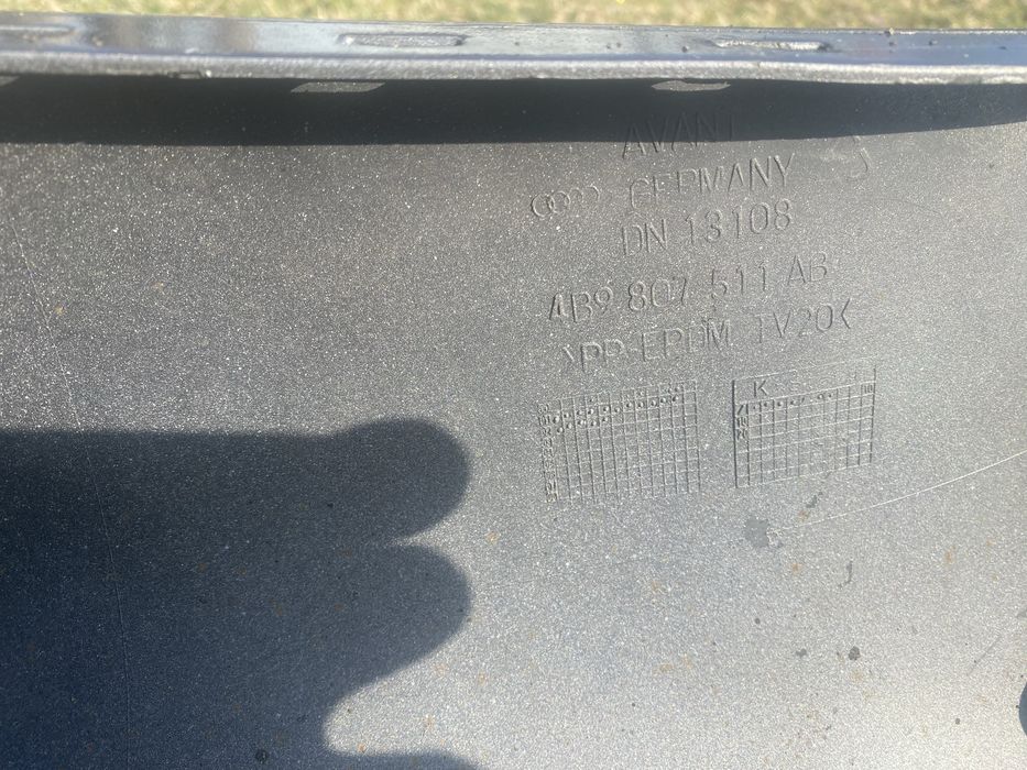 Zderzak tył audi a6c5 z czujnikami parkowania