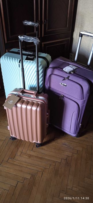 Чемодан новый на колесах.