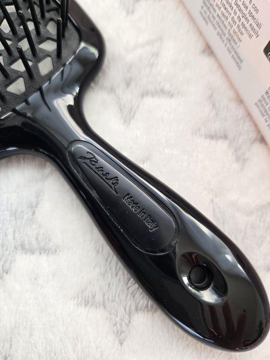 Pneumatyczna szczotka do włosów