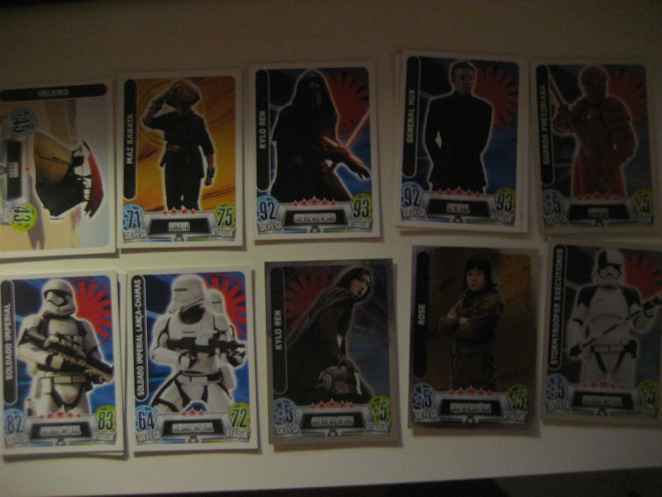 13 cartas de VS System (Marvel e DC) e 34 cartas STAR WARS FORCE ATTAX