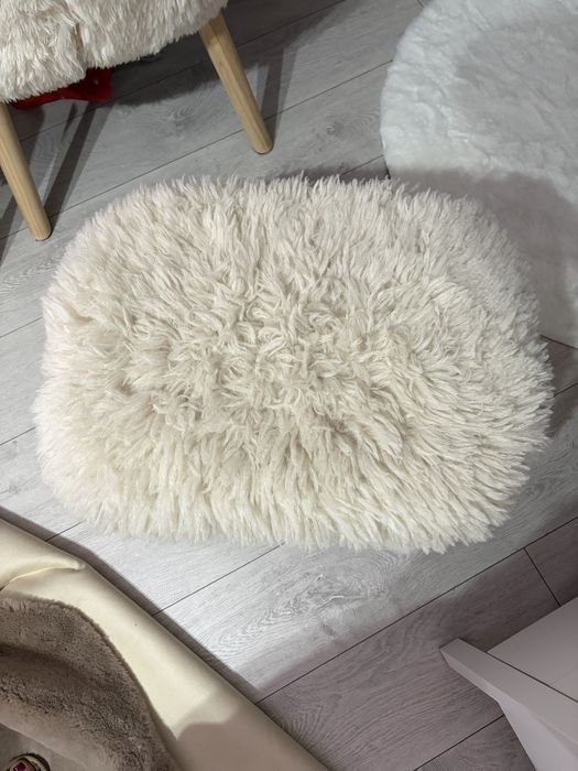 Fotel pluszak biel z podnozkiem