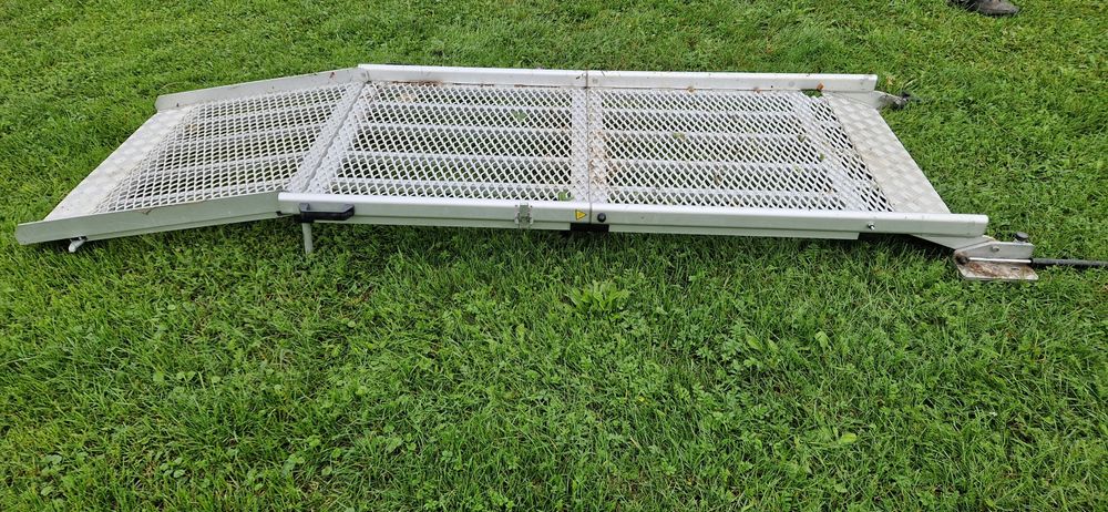 Rampa wjazdowa dla niepełnosprawnych  do samochodu