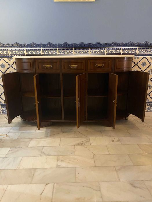 Aparador Clássico — Elegância e Funcionalidade para a Sua Casa