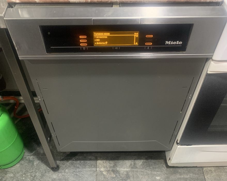 Посудомийна машина Miele