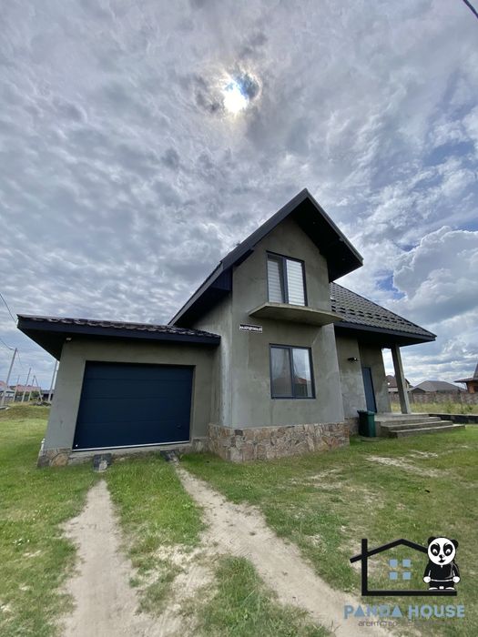 Продається чудовий будинок на два поверхи готовий до проживання.