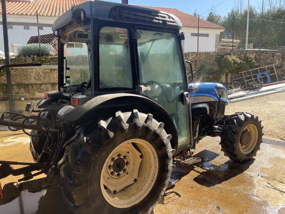 Trator New Holland T4050F