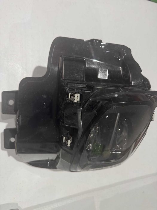 XPENG P7i - LED Frontal Esquerdo - Usado com pequeno arranhão
