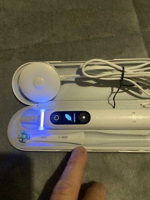 Escova de dentes  oral B io como nova