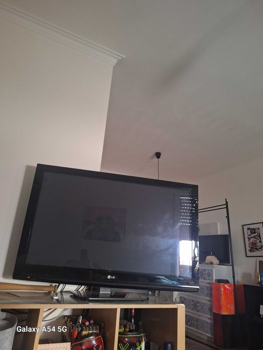 Tv lcd guardada na arrecadação
