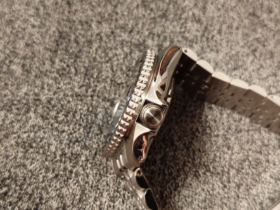 б.в. царапка на склі Seiko 5 SSK003 GMT механіка 4R34 годинник