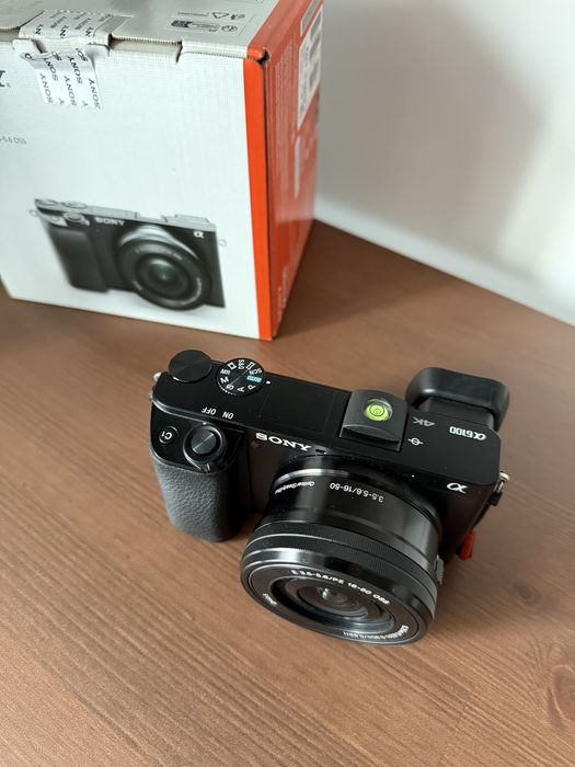 Sony a6100 com lente E PZ 16-50mm F3.5-5.6 + extras