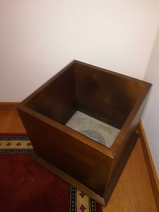 Floreiras em castanho muito bom estado