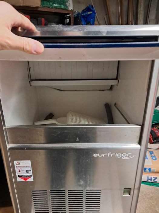 Máquina de fazer gelo