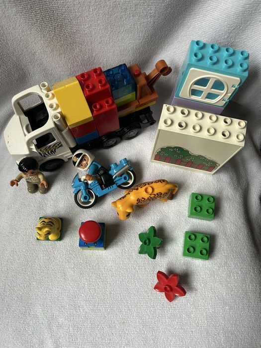 LEGO Duplo zestaw samochód, tygrys Zoo postacie Policjant