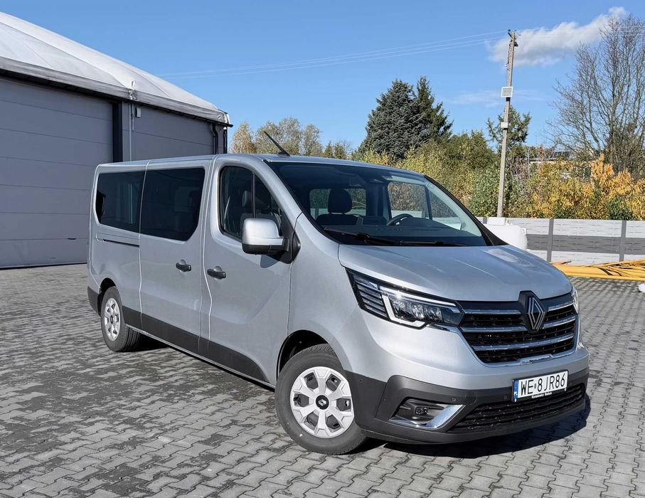 Wynajem busa 9 osobowego Renault Trafic 2025.