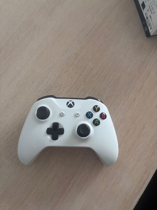XBOX ONE S + pad
