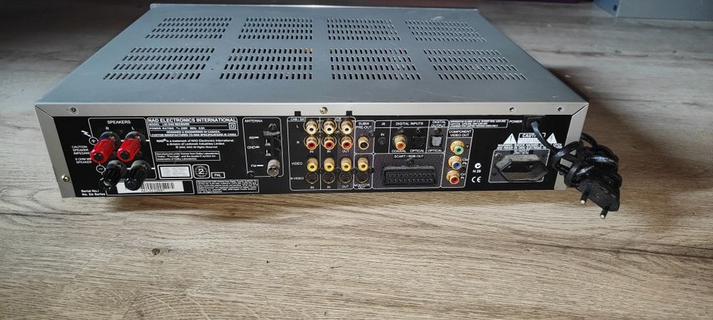 Amplituner NAD l53