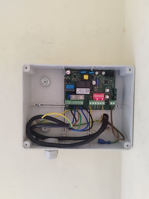 Manutenção, instalação e reparação de portas, portões e barreiras viár