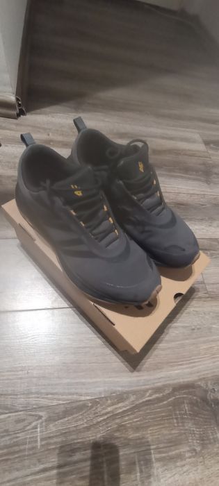 Sprzedam buty 4F. rozmiar 42.