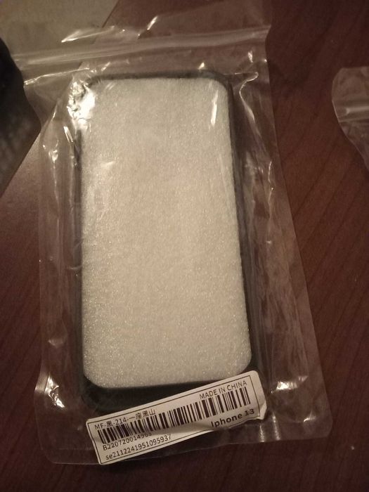 Nowe etui na iPhone 13 - góry