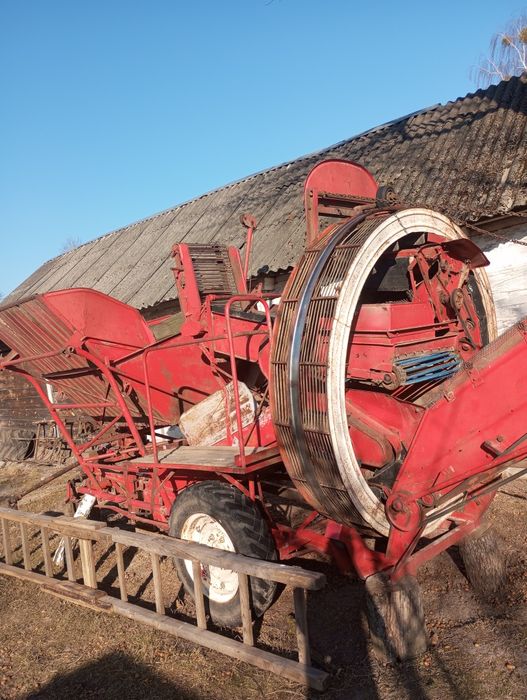 Попадаєця комбайн картопляний